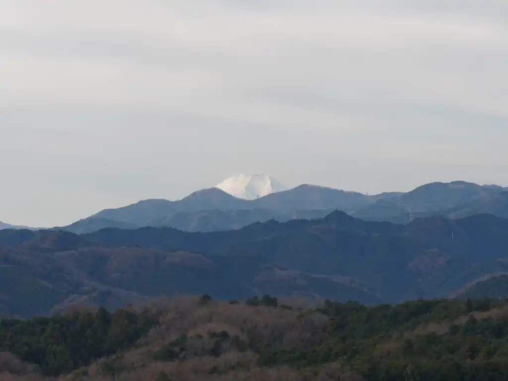 富士山もちょこっとだけ見えている。
