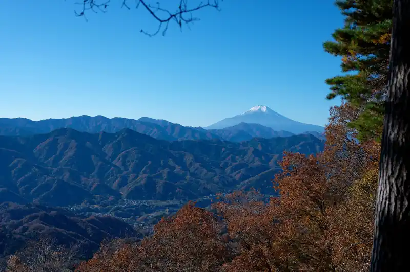 犬目丸から富士山。
本当に今日は天気いいな。文字通り雲一つない快晴です。