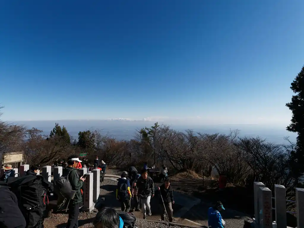 ホントに人気の山なんだなあ。ケーブルカーで気軽に登れるのが良いのかも。
大山は丹沢の高尾山だ。