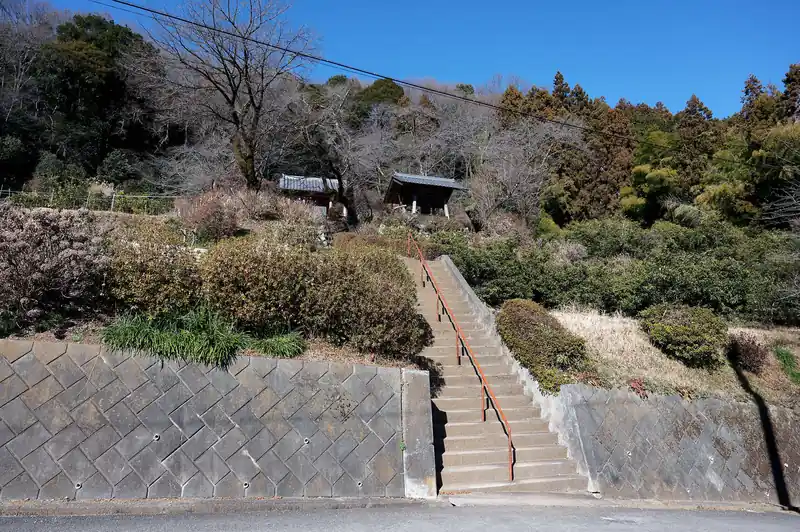 階段の上に桂木観音。