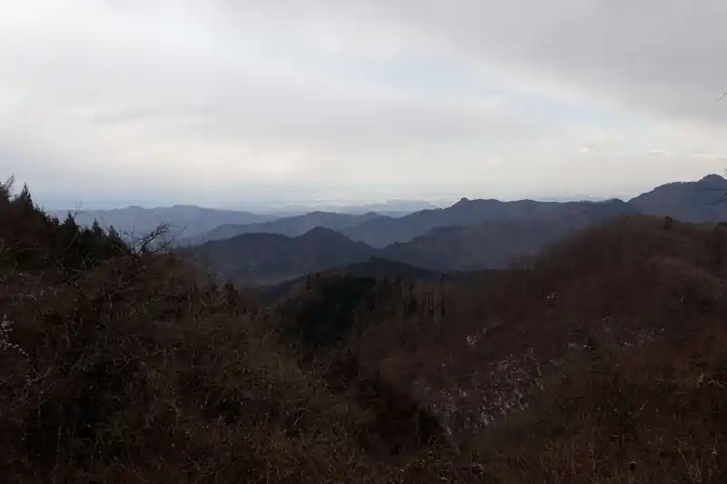 都心方面かな。やっぱり今日は雲が多くて景色があまり見えない。