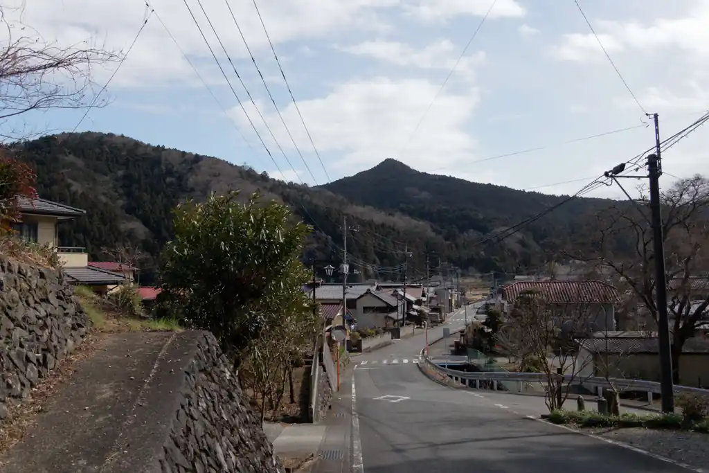 だいぶ麓まで降りてきて