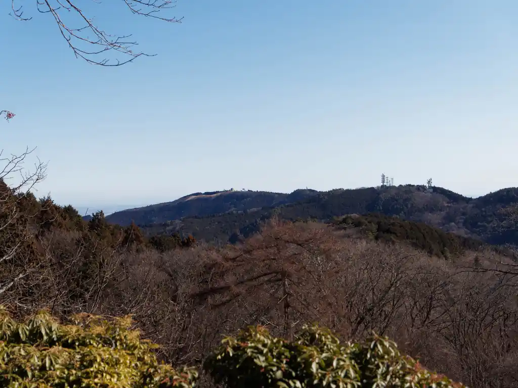 向かいに堂平山。