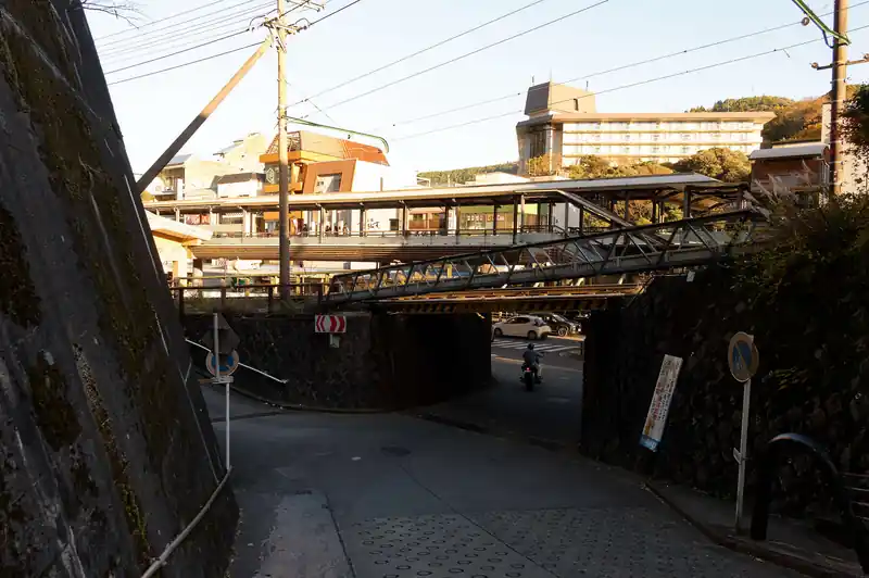 阿弥陀寺からは舗装路を歩いて箱根湯本駅まで。