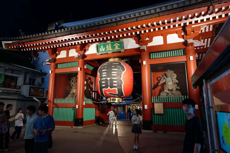 尾瀬夜行は金曜夜出発と、土曜日夜出発の日程がある。
今回は分け合って、土曜日夜出発の日程となった。

早めに浅草についたため、浅草寺などをのんびり観光する。