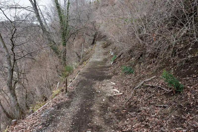 まだここは公園内なのか、しっかりと整備された道が続きます。