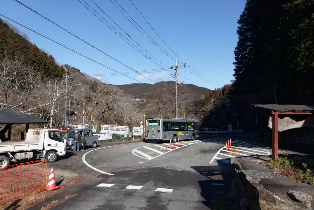 いつも通り小川町駅からイーグルバスに乗り、終点の白石車庫バス停で下車。

東屋のあたりで何か工事中っぽかったですが、何かできるんでしょうか？