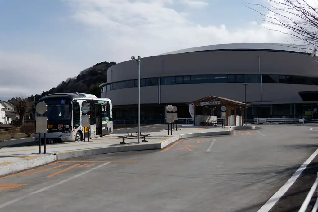 せせらぎバスセンター。ここでバスに乗ればよかったのだが、ここまで歩いてきたんだ、という謎のプライドが爆発し、明確駅まで歩きました。ここからバスに乗ったほうが絶対よかった。