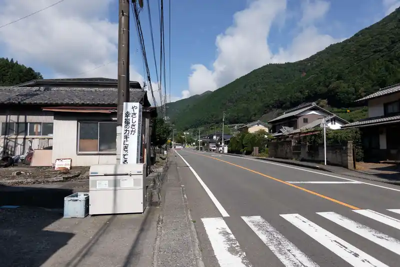 私は滝子山とは反対方向へ。モーレツに暑いです。