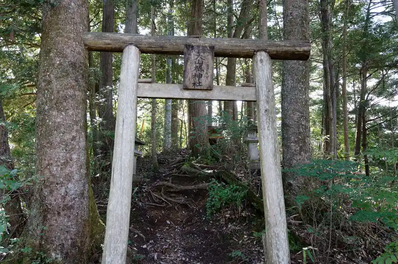 途中の神社。