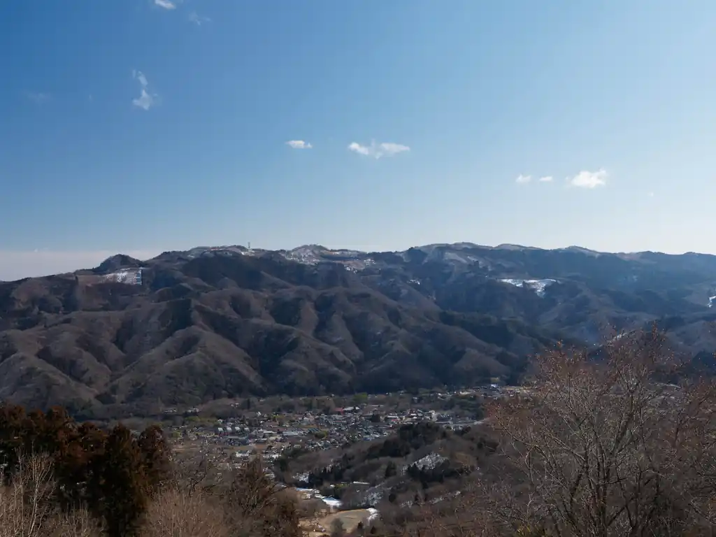 向こうは登谷とか美鈴山あたりかな。