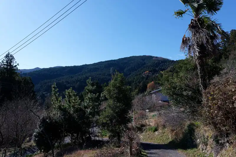 ここで集落に出てきました。山がよく見える良い集落です。