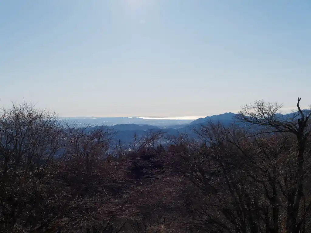 こっちは奥に相模湾が見える。陣馬山山頂から相模湾見えたのは初めてかも。今まで単純に気づかなかっただけ、という説はある。