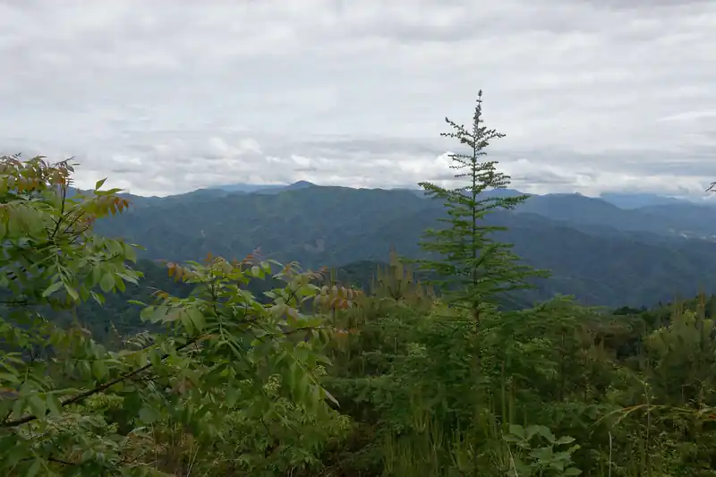 そのまま進んで大滝不動を目指します。途中景色が良いところを通過しつつ…