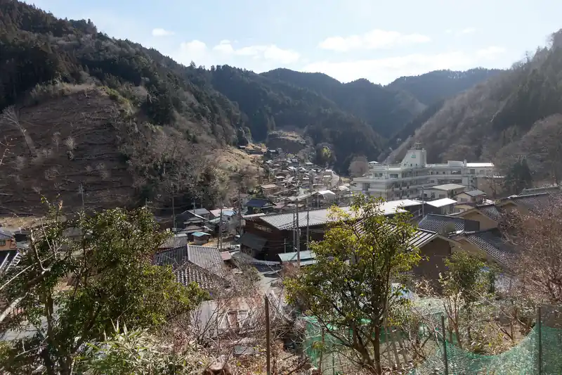 道なりに登っていくと、町並みがよく見えた。