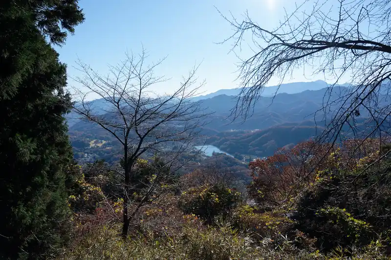 眼下に見える湖っぽいのは大野ダムかな。