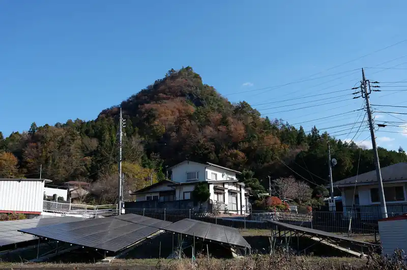 なんだあの鋭鋒は。登れるのか。
調べてみると大洞岩という山らしい。