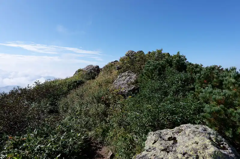 俎嵓山頂へ。