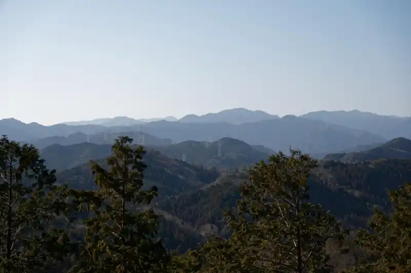 こちらは奥多摩方面。
蕎麦粒山、棒ノ折山、川苔山、黒山…と見えています。