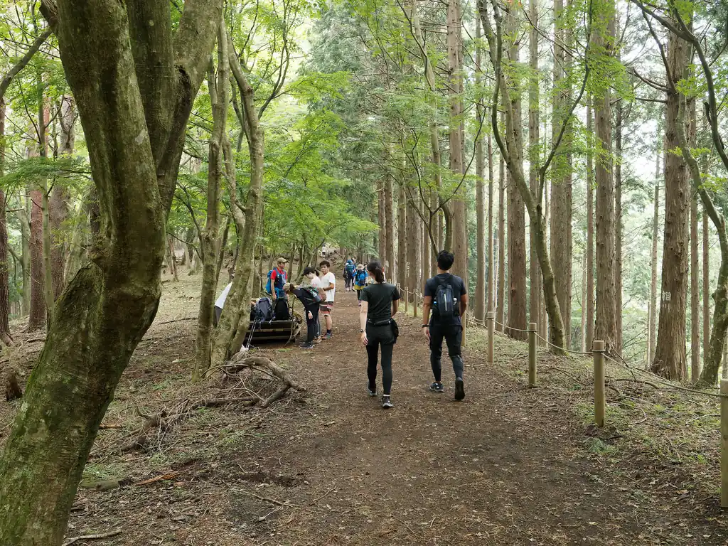 平坦地に到着。
休憩している登山者も多いですね。