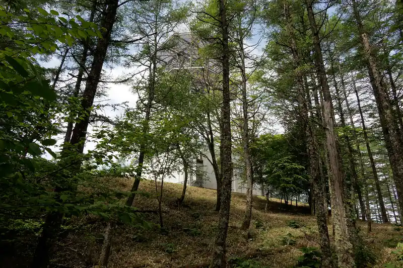 そのまま歩いて行くとNTTの無線中継所に出てきました。