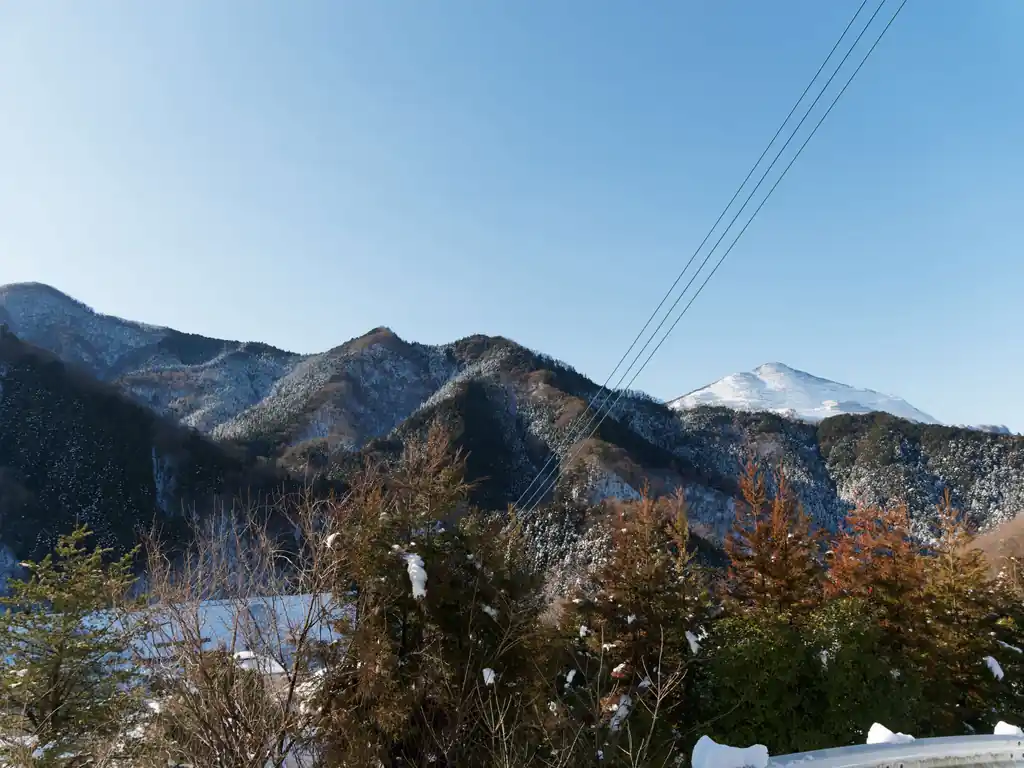 ちょっと上ると武甲山と二子山。