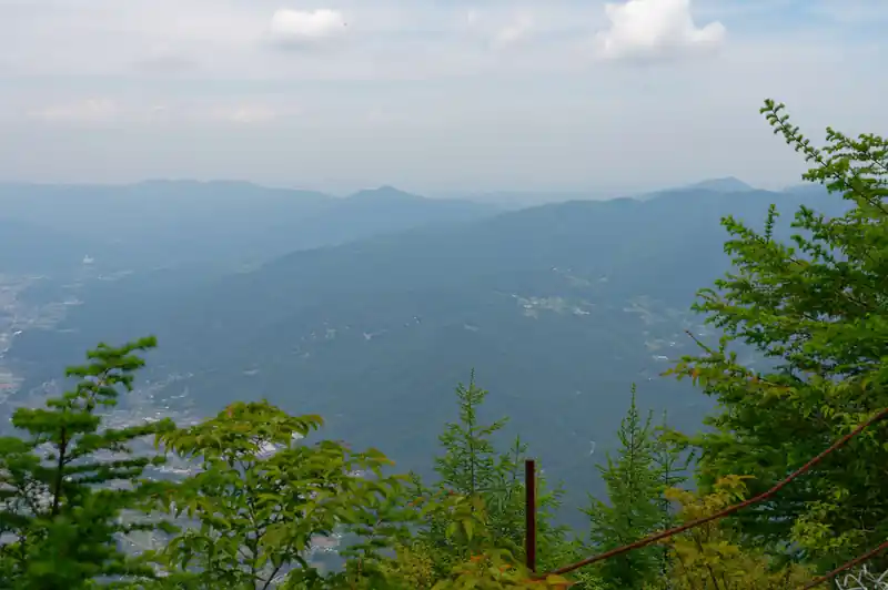手前の山が横瀬丸山かな。