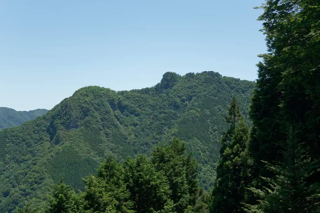 あのとんがりのあたりが妙法ヶ岳なのかな。
