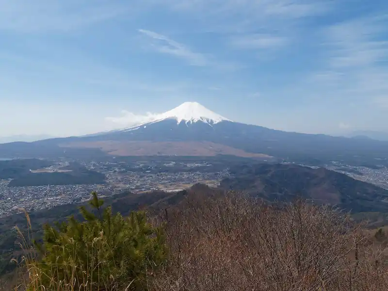 富士山ビュー。遮るものがなにもないため、これ以上富士山を見るのに適した山は他にないかもしれない。
