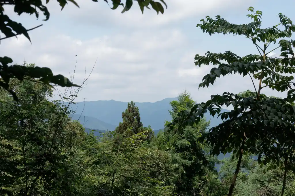 土俵岳に到着。ここは槇寄山以降で唯一見晴らしがきいたところかも。