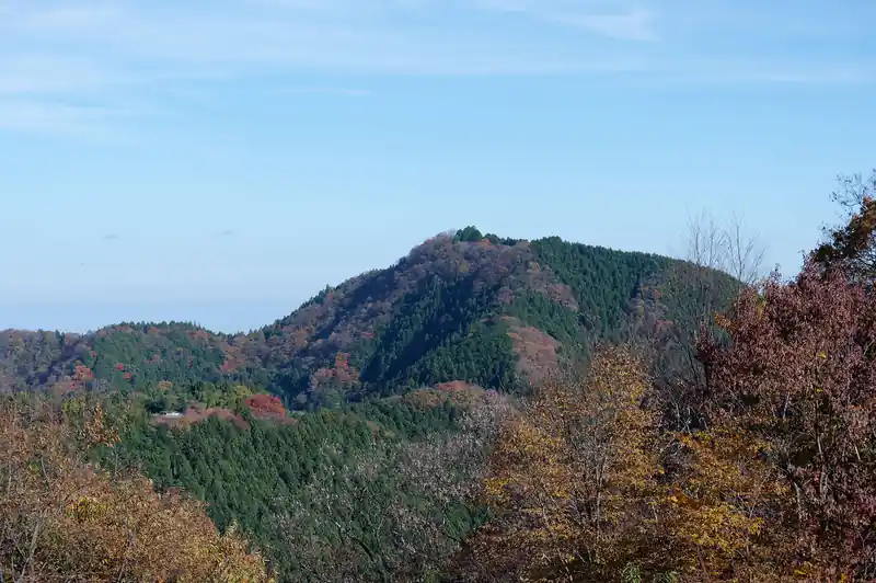 そのまま展望台まで歩いていって、目の前には日の出山。