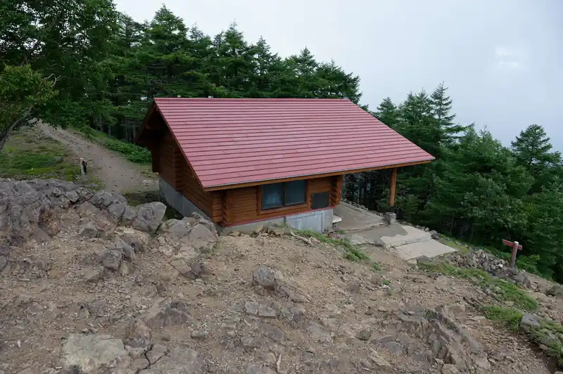 その数m先に避難小屋。