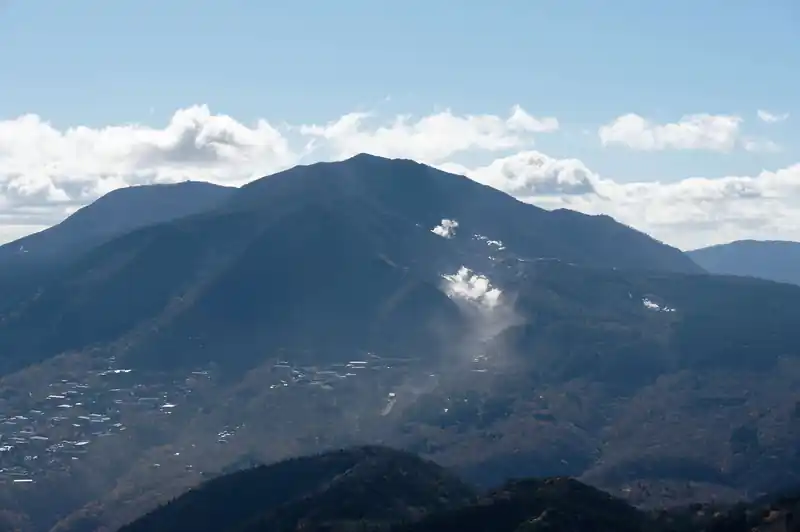 大涌谷。正直大涌谷にそこまで思い入れはないんですが、眺められる範疇で興味深いものが大涌谷くらいしかありません。
ほかはゴルフ場か住宅しか見えないし…。