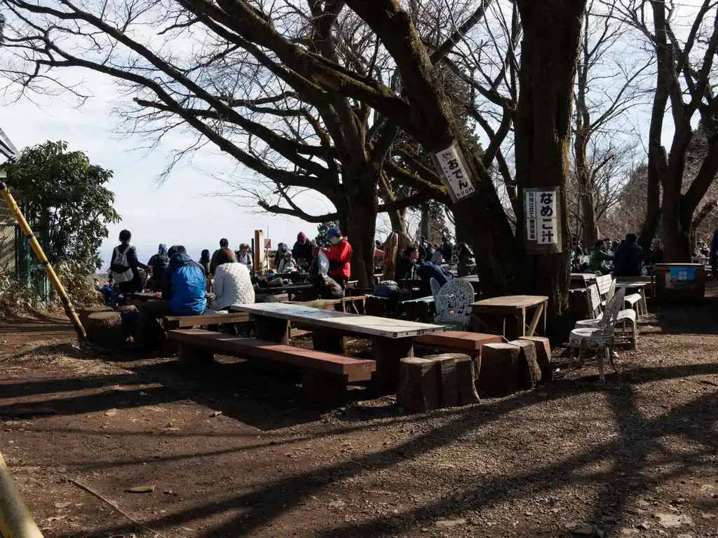 ここも人が多く賑わっている。良い雰囲気ですねえ。