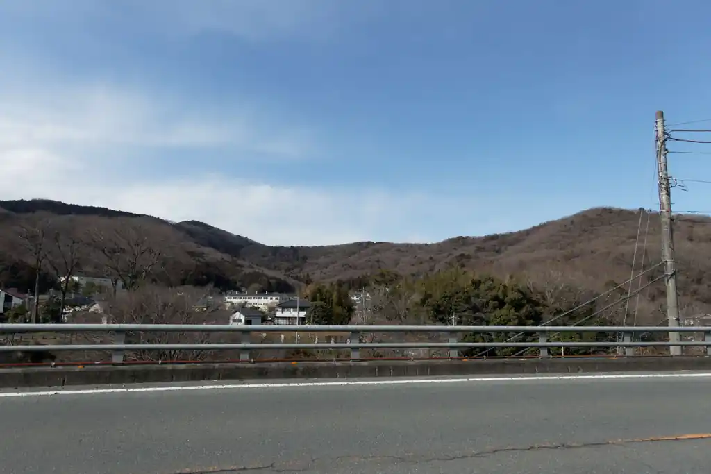 たぶん堂山と雷電山の稜線だと思われます。良い感じですねえ。