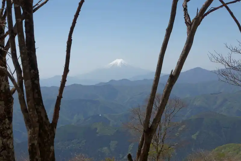ようやく富士山が見える。快晴でとても良く富士山が見える。