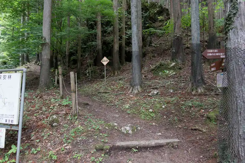登山道入口。