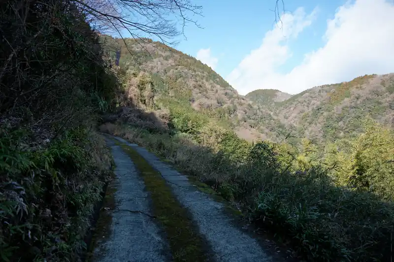 まだまだ舗装路続きます。しかし良い天気です。