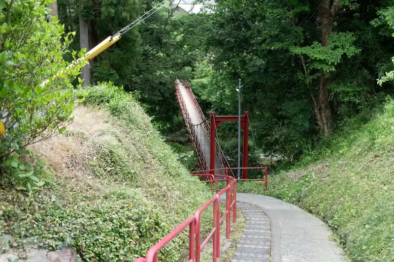 弁天橋に到着。ここで前の補給地点で追い越した参加者に追いつかれる。
気づいたら後ろにいてびっくりした。