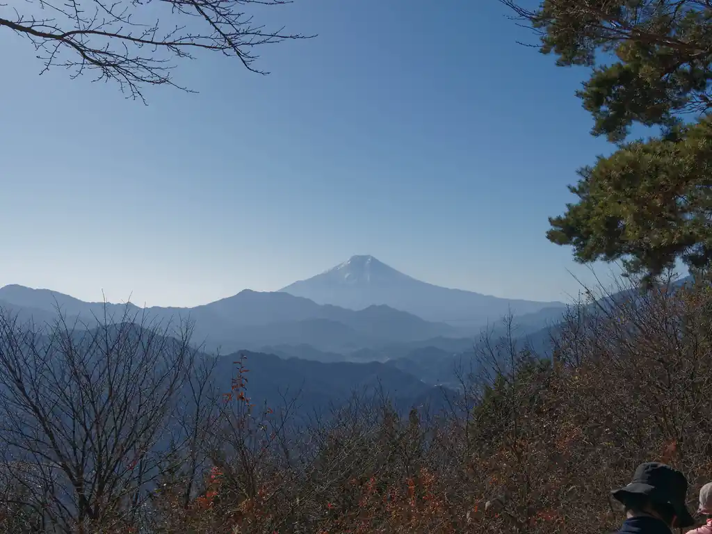 扇山より百蔵山の方が景色は良いように思う。
富士山ビューが素晴らしい。