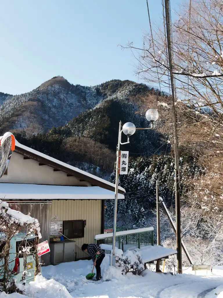 道を歩いていると地元民の方が除雪作業をされていました。挨拶をしながら通り過ぎます。