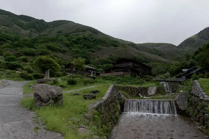 山荘の周りは結構整備されてますね。
山小屋というより、秘境旅館的な雰囲気。