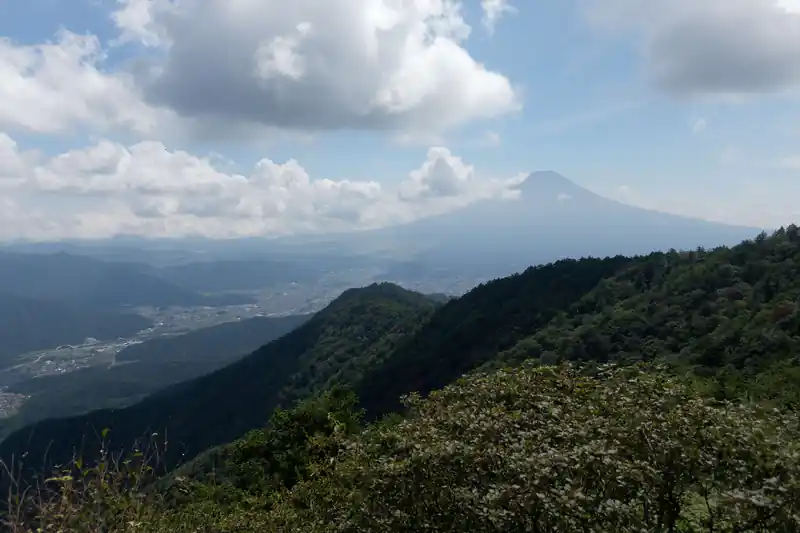 とりあえず富士山を見つつ進みます。