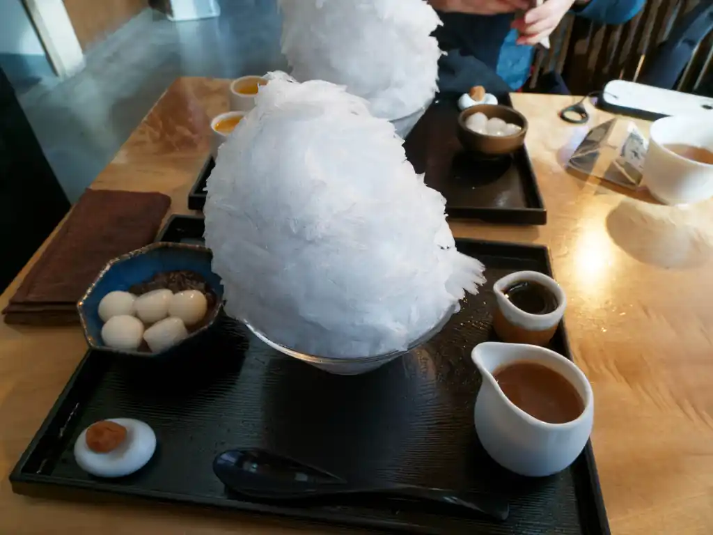 酒蔵見学後は阿佐美冷蔵へ。
ここのかき氷はとても美味しい。宝登山に登るたびにかき氷を食べている。
夏は並ばないと入れません。冬は比較的客が少ないのですぐ入れておすすめ。