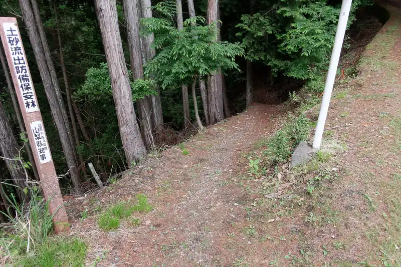 分岐に出てこちらの道へ。