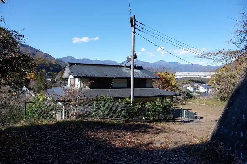 目の前は民家。