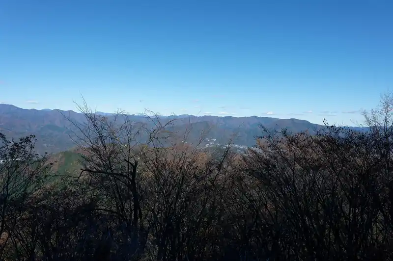 どう頑張っても団体登山者が映り込んでしまうので、写真ほぼなしです。