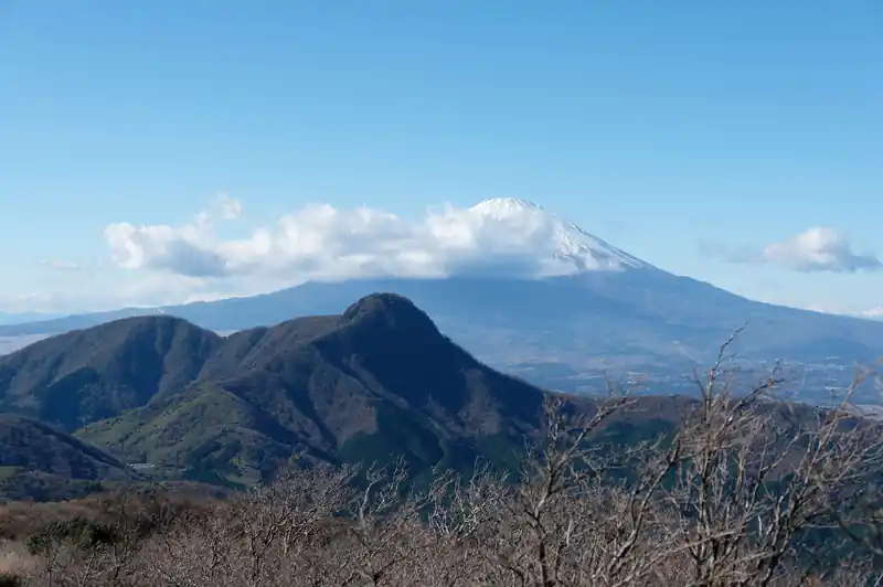 ある程度登ってきたら富士山と手前に金時山。うーむ、やっぱり金時山は特徴的な形ですねえ。