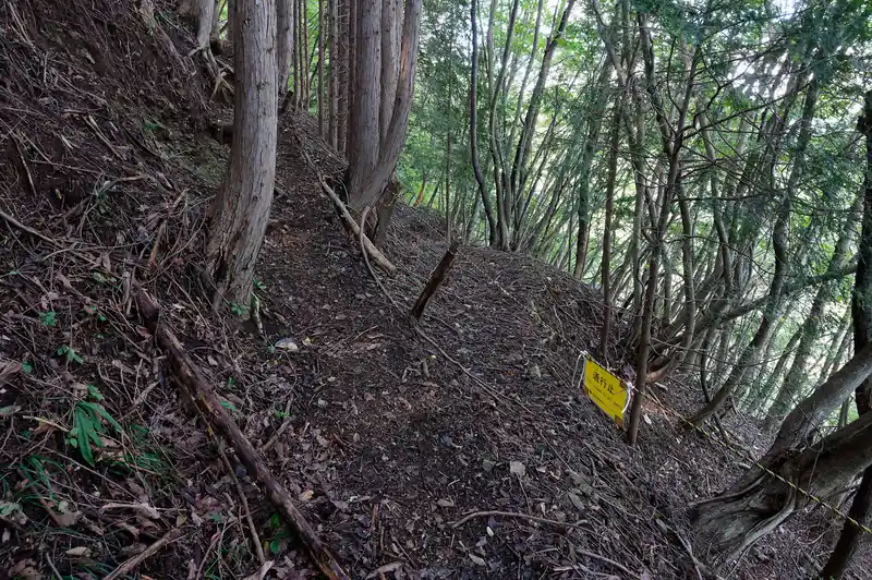 道の両側にあった通行止めのロープ。巻き道は通れない。